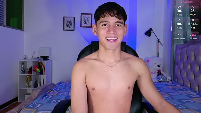 estebanperez 26 online show from April 15, 2026, 11:06 am