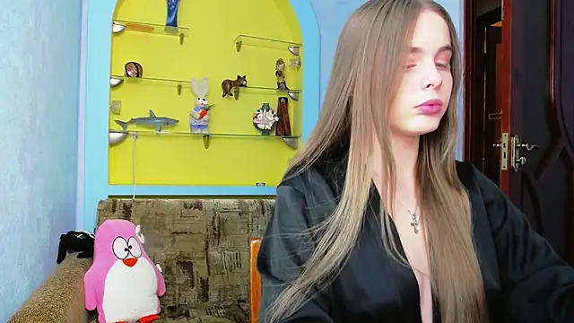 AlicaLOVEalisa777 online show from April 12, 2026, 4:34 pm