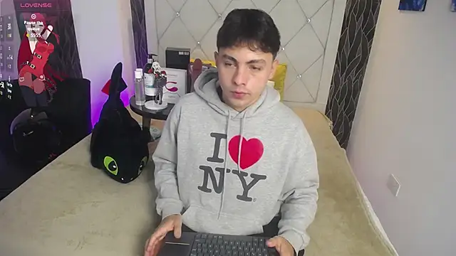 Samu FoXXX online show from December 13, 2025, 8:25 pm