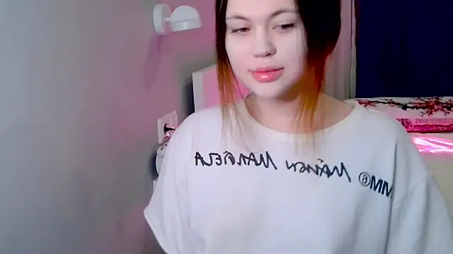 cuddlymisa online show from November 11, 2025, 6:52 pm