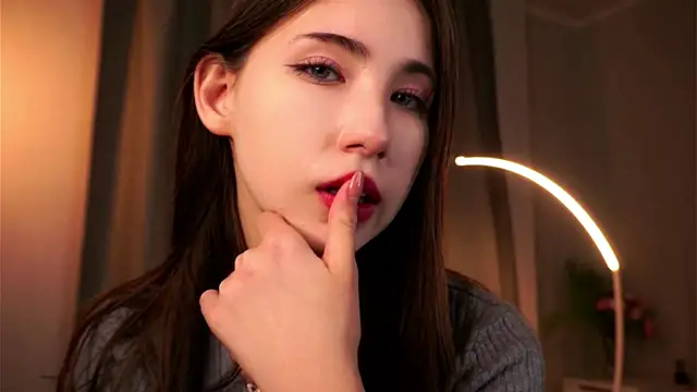 NanceeWestaway online show from November 28, 2025, 3:14 pm