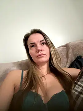 Cutebrowneyes  online show from January 13, 2026, 12:43 pm