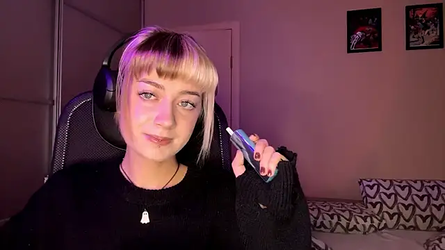 EmilySkyline online show from November 13, 2025, 5:06 am