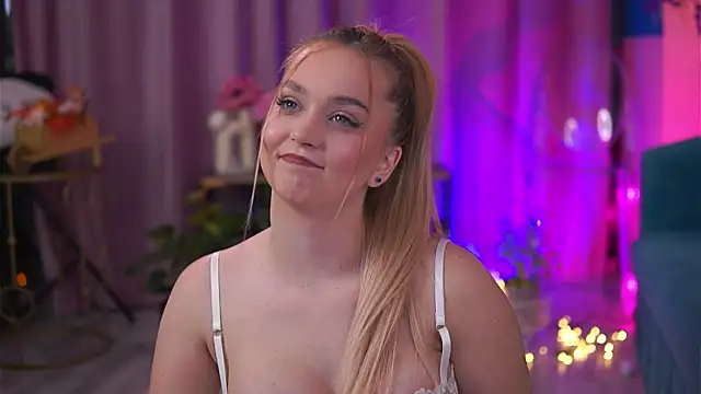 ElyssawetXX online show from November 20, 2025, 7:24 pm