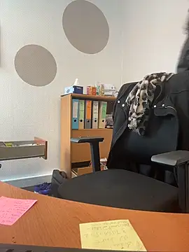 Snapshot of Deessenympho chatting on March 10, 2026, 9:36 am Deessenympho online show from March 10, 2026, 9:36 am