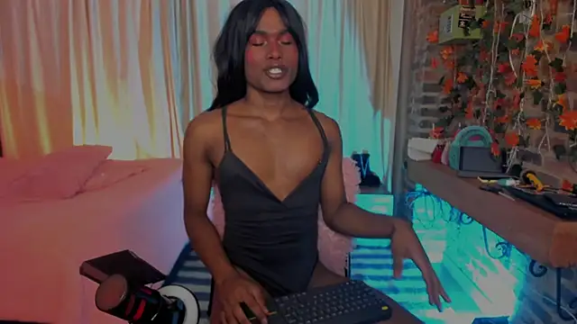 LaGoldenBitch online show from February 10, 2026, 10:41 am