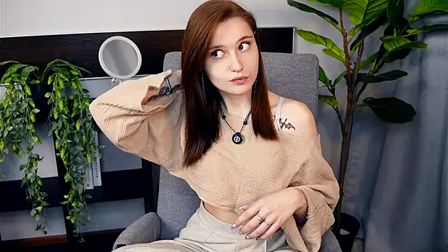 IsaParadiso online show from November 12, 2025, 7:42 am