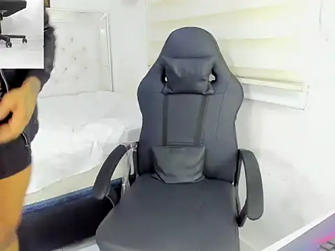 master leather online show from December 3, 2025, 6:50 pm