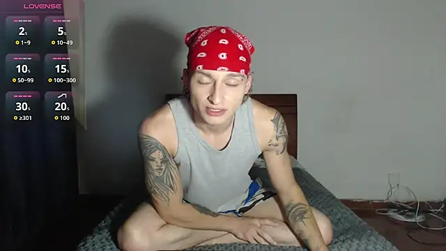 ArthurPhoenixx online show from November 13, 2025, 4:44 am