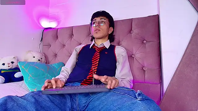 Snapshot of Davel_Svetla chatting on November 18, 2025, 3:12 am Davel Svetla online show from November 18, 2025, 3:12 am