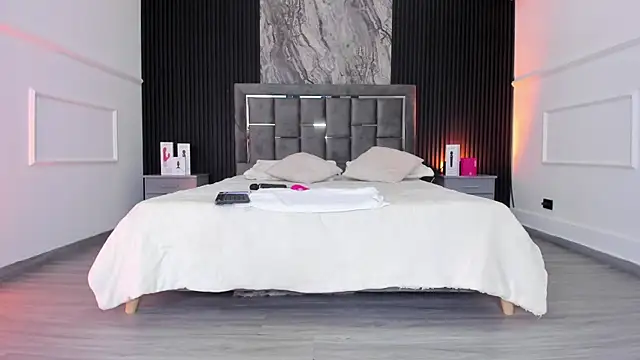 Laureenwells online show from April 8, 2026, 7:47 pm