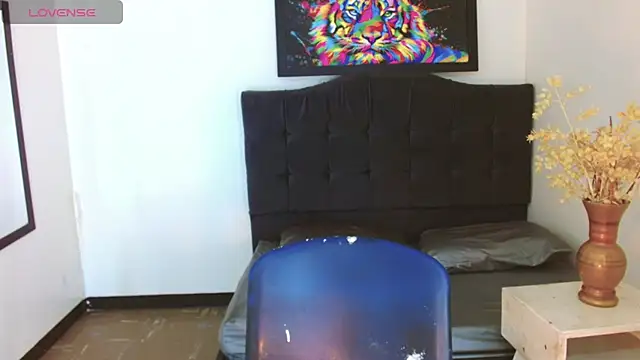 Isaacas  online show from November 19, 2025, 11:32 am