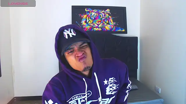 Isaacas  online show from November 27, 2025, 11:23 am