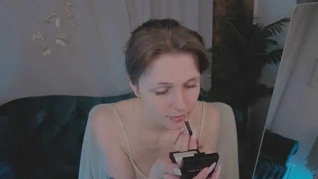 Snapshot of Shy_Vivi chatting on April 15, 2026, 3:30 pm Shy Vivi online show from April 15, 2026, 3:30 pm