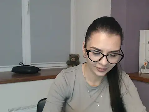 divina kira online show from November 26, 2025, 8:15 am