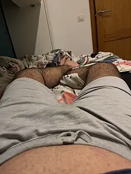 Snapshot of Yannick04 chatting on November 22, 2025, 7:35 pm Yannick04 online show from November 22, 2025, 7:35 pm