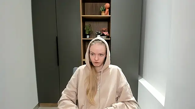 ElaneComiso online show from November 15, 2025, 5:38 am