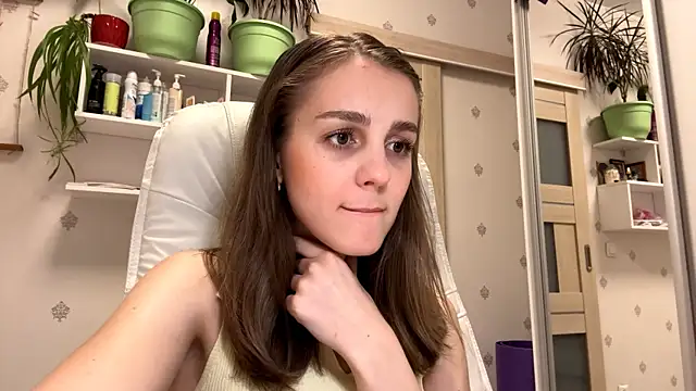 SweetieKatie online show from November 14, 2025, 1:21 pm