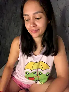 Snapshot of carolsapequinha chatting on December 19, 2025, 10:00 am carolsapequinha online show from December 19, 2025, 10:00 am