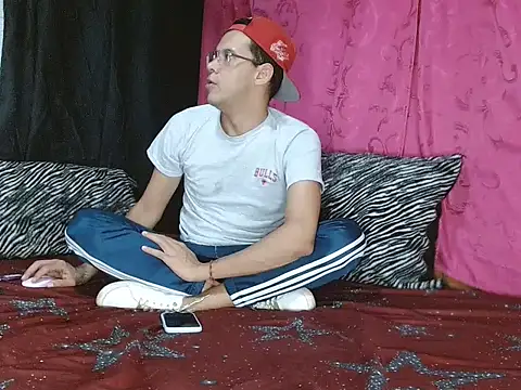 FANTASYBOYS11 online show from December 4, 2025, 1:15 am