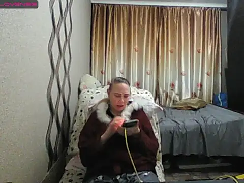 JenniDeep online show from November 24, 2025, 3:01 pm