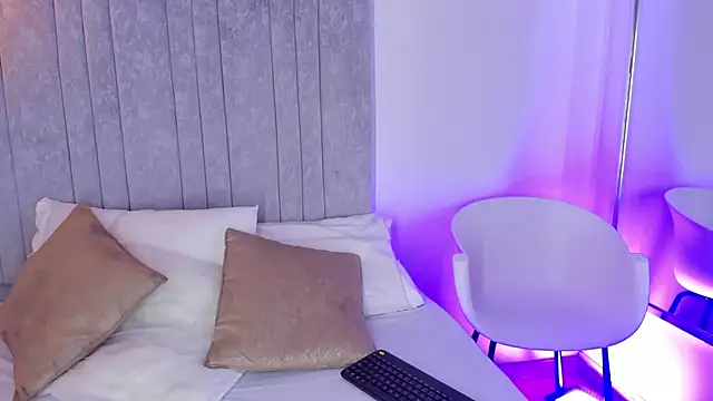 Martina 077 online show from February 9, 2026, 7:51 pm