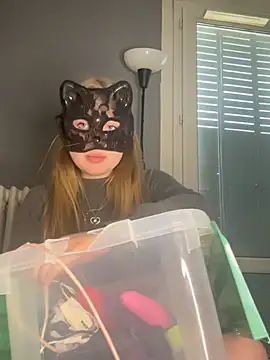 secretcouple 00 online show from April 1, 2026, 1:52 pm