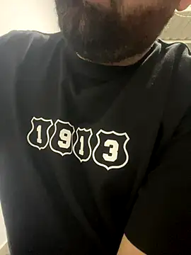 julianlondo111 online show from December 23, 2025, 5:16 am