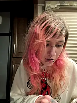 needlefaceUwU online show from November 23, 2025, 1:05 am