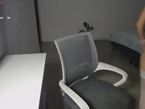 softkitty   online show from December 5, 2025, 7:32 pm