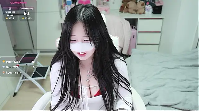 kimhyeona2005 online show from April 3, 2026, 12:03 pm