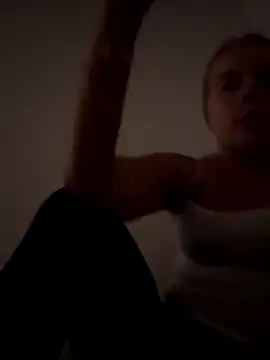 Sandraxoxox online show from November 22, 2025, 1:32 pm