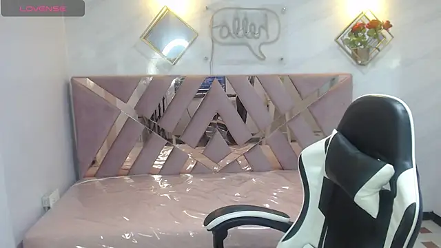 Evy Luxx v online show from December 15, 2025, 9:08 pm