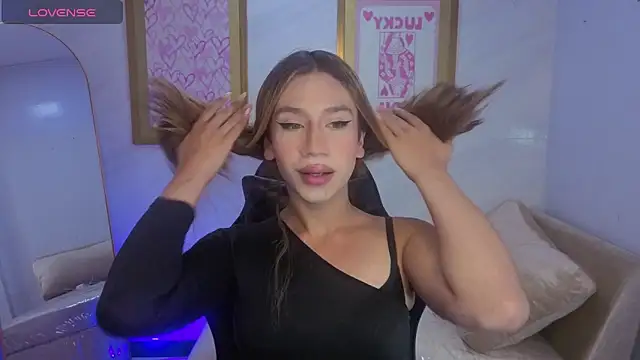 Evy Luxx v online show from February 15, 2026, 2:14 pm