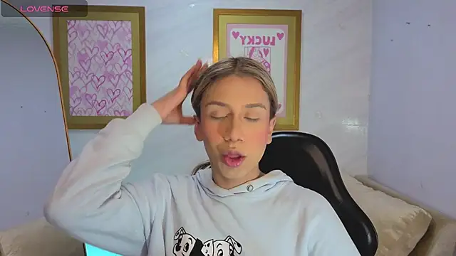 Evy Luxx v online show from March 26, 2026, 3:45 am