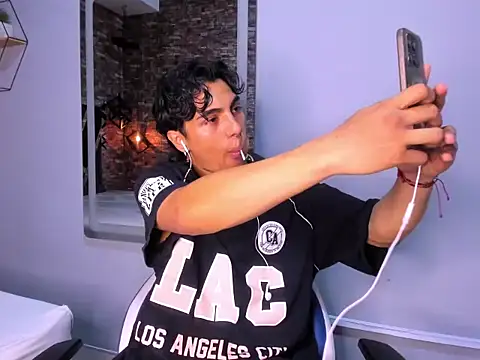 MattFiore online show from December 21, 2025, 6:26 pm