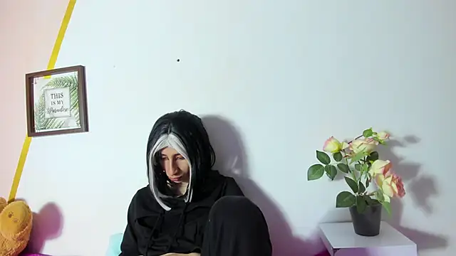 Charlothe 7 online show from November 23, 2025, 4:01 am