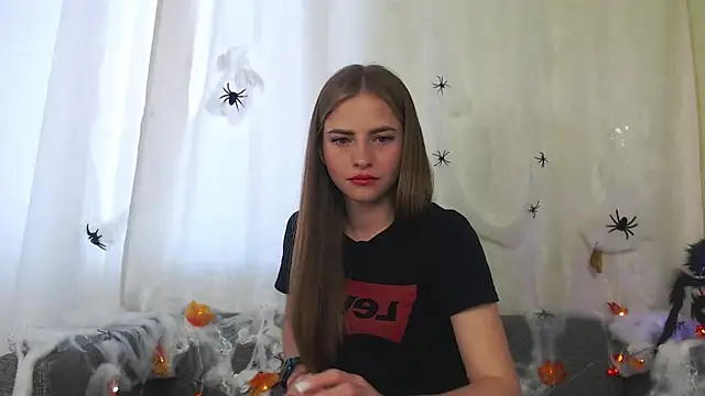 Snapshot of Sansa_Dream chatting on October 16, 2025, 8:15 am Sansa Dream online show from October 16, 2025, 8:15 am