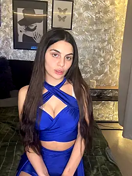 DeineJulia online show from November 29, 2025, 7:50 pm