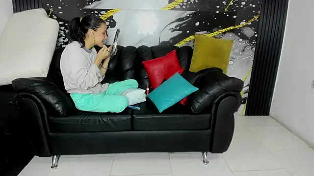 Reallyhotsexx333 online show from January 13, 2026, 1:11 am