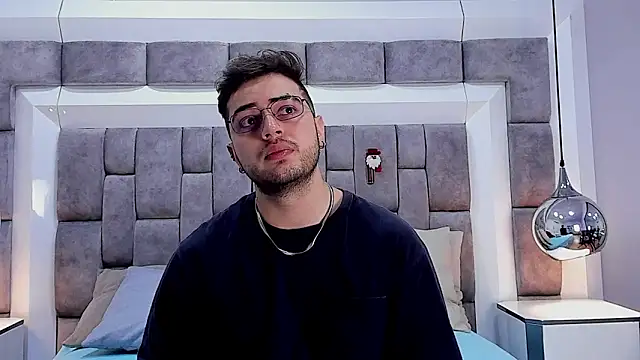 Ethan Greys online show from November 17, 2025, 3:56 am