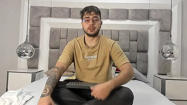 Ethan Greys online show from November 24, 2025, 3:50 am