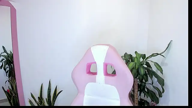 SOFIA SWEETT22 online show from December 5, 2025, 1:20 pm