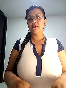 Snapshot of CelesteAlvarez1989 chatting on May 6, 2026, 5:03 am CelesteAlvarez1989 online show from May 6, 2026, 5:03 am