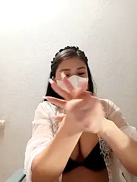 sara-xx online show from February 12, 2026, 4:18 am