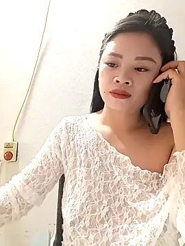 Snapshot of sara-xx chatting on April 13, 2026, 2:39 am sara-xx online show from April 13, 2026, 2:39 am