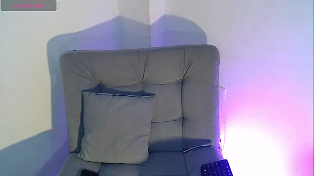 Isabella Hillss online show from December 20, 2025, 3:02 am