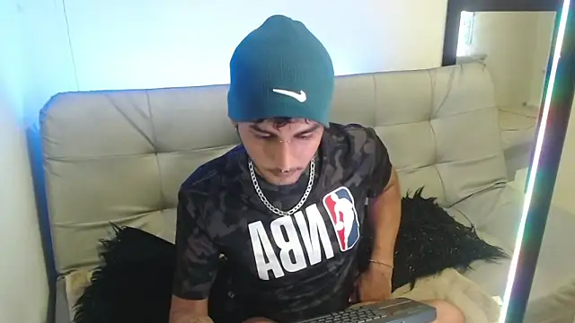 Snapshot of Brunicci chatting on November 14, 2025, 7:18 am Brunicci online show from November 14, 2025, 7:18 am