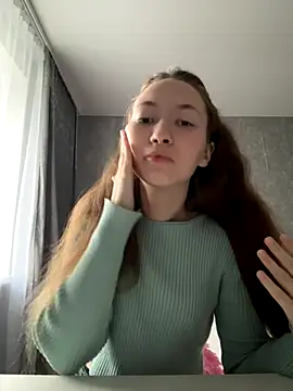 Holy Poly online show from December 4, 2025, 8:23 am