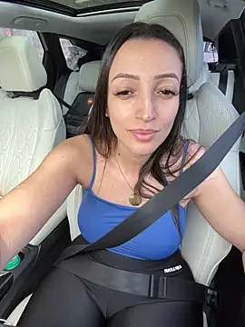 Snapshot of BelleRune chatting on December 10, 2024, 5:44 pm BelleRune online show from December 10, 2024, 5:44 pm